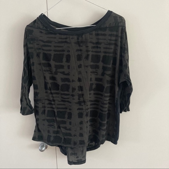 Lululemon black/black tshirt